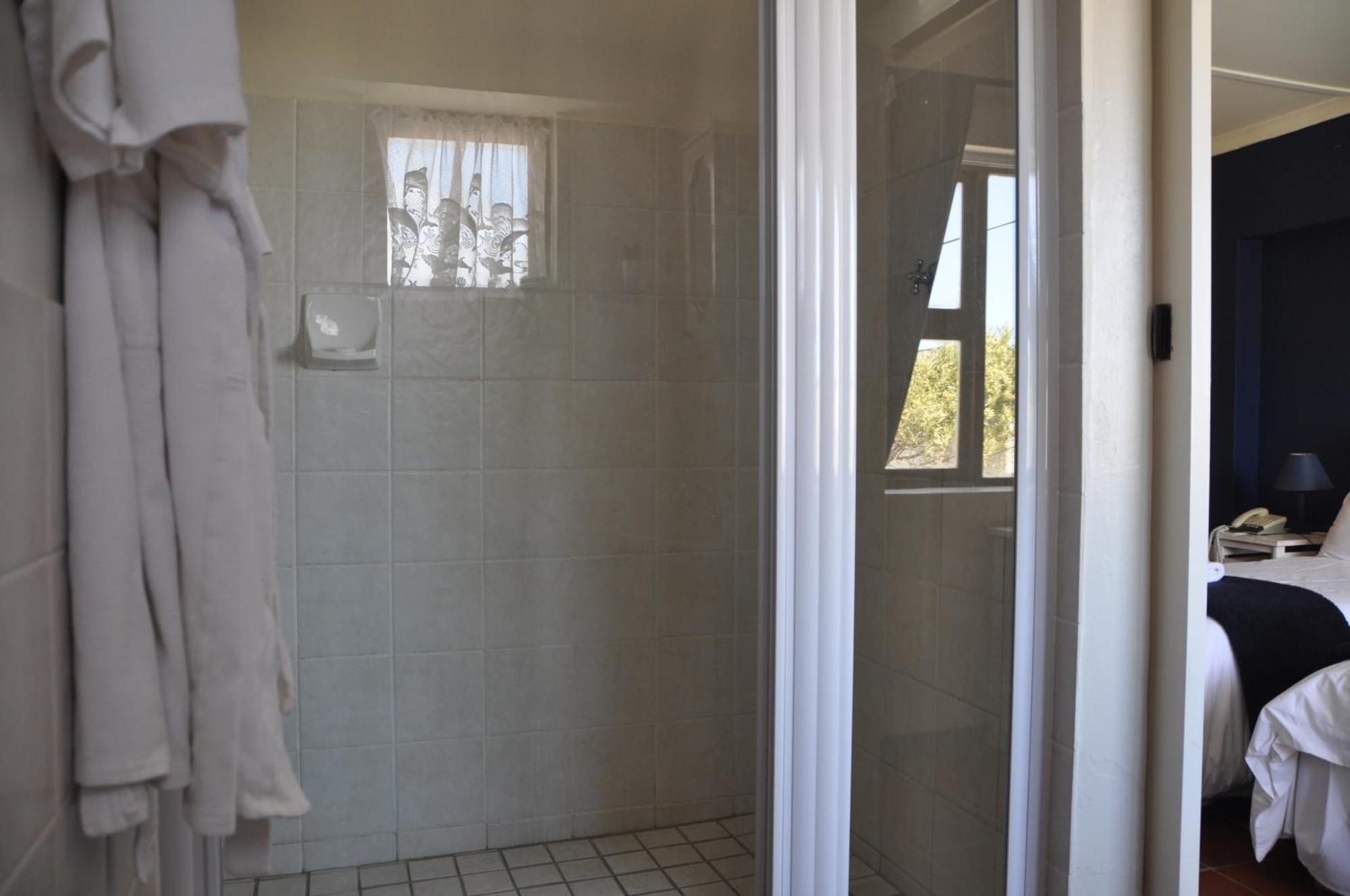 Saxon Lodge Gansbaai Exterior photo