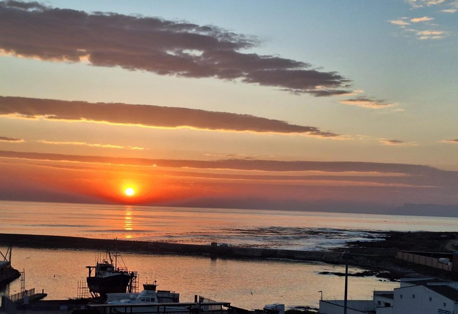 Saxon Lodge Gansbaai Exterior photo