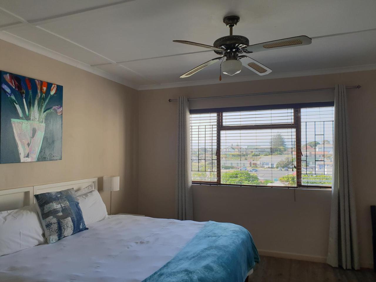 Saxon Lodge Gansbaai Exterior photo